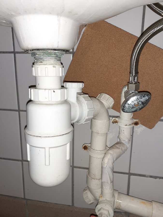 HK public toilet bathing hand sink drain pipes December 2019 SS2 01